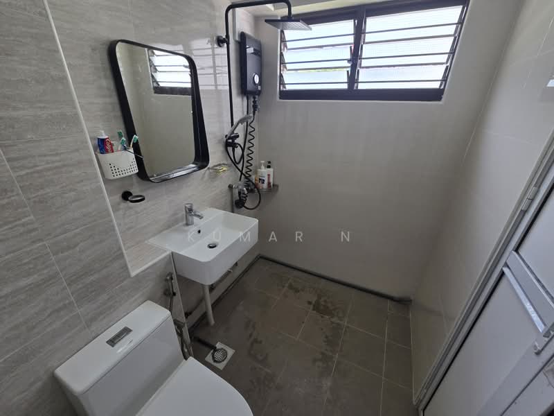 943 Jurong West Street 91, 943 Jurong West Street 91, 3 Bedrooms, 1,130 sqft, HDB Flat For Sale, by Kumar N, 500165497 - Bathroom - PropertyGuru.com.sg