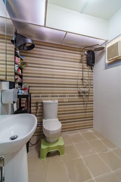 420B Northshore Drive, 420B Northshore Drive, 3 Bedrooms, 1,022 sqft, HDB Flat For Sale, by HEATHER LIM, 500165500 - Bathroom - PropertyGuru.com.sg