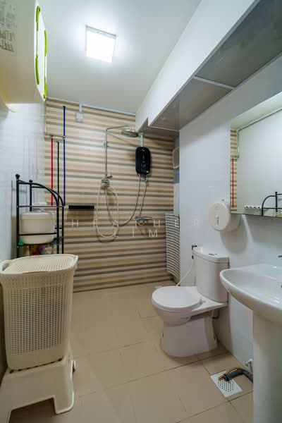 420B Northshore Drive, 420B Northshore Drive, 3 Bedrooms, 1,022 sqft, HDB Flat For Sale, by HEATHER LIM, 500165500 - Bathroom - PropertyGuru.com.sg