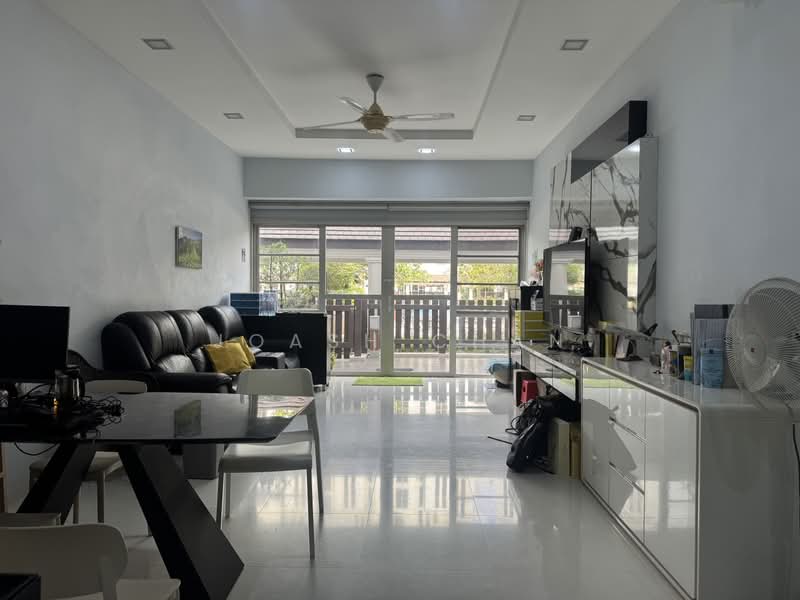 Parc Vista, 462 Corporation Road, 3 Bedrooms, 1,561 sqft, Condominium For Sale, by Joash Chan, 500165507 - Living Room - PropertyGuru.com.sg