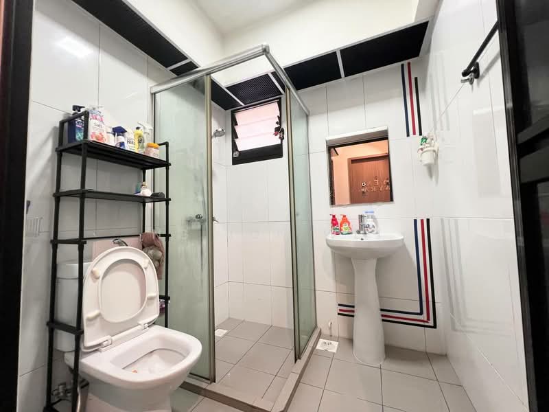 468B Bukit Batok West Avenue 9, 468B Bukit Batok West Avenue 9, 2 Bedrooms, 732 sqft, HDB Flat For Sale, by Ng Jun Wei, 500165511 - Bathroom - PropertyGuru.com.sg