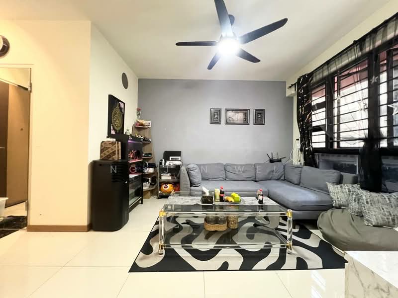468B Bukit Batok West Avenue 9, 468B Bukit Batok West Avenue 9, 2 Bedrooms, 732 sqft, HDB Flat For Sale, by Ng Jun Wei, 500165511 - Living Room - PropertyGuru.com.sg