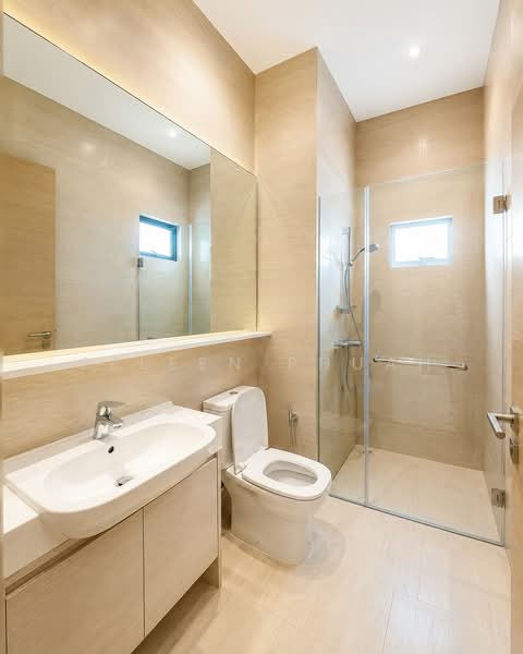 The Skywoods, 5 Dairy Farm Heights, 3 Bedrooms, 1,184 sqft, Condominium For Sale, by Eeleen Phuah, 500165518 - Common Toilet - PropertyGuru.com.sg