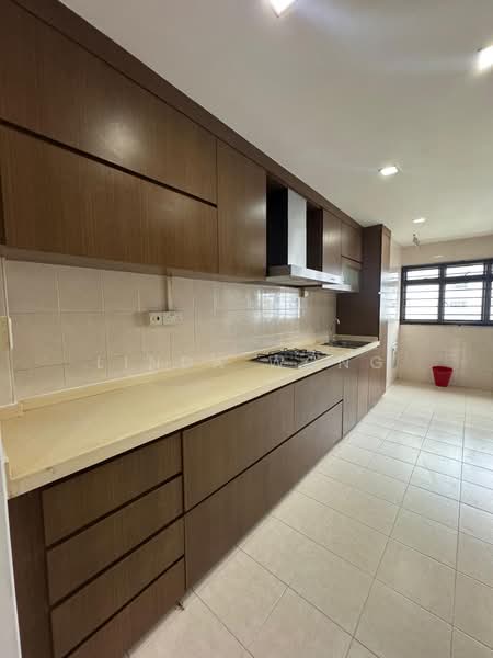 530 Jurong West Street 52, 530 Jurong West Street 52, 2 Bedrooms, 721 sqft, HDB Flat For Sale, by Linda Wong, 500165521 - Kitchen - PropertyGuru.com.sg