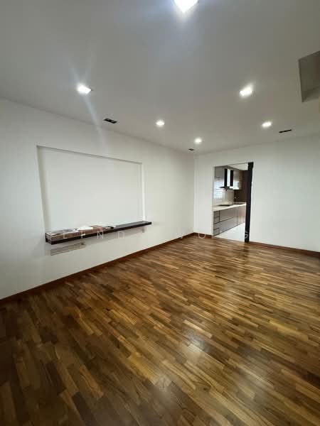 530 Jurong West Street 52, 530 Jurong West Street 52, 2 Bedrooms, 721 sqft, HDB Flat For Sale, by Linda Wong, 500165521 - Living Room - PropertyGuru.com.sg