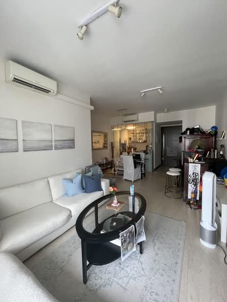 Watermark Robertson Quay, 3 Rodyk Street, 3 Bedrooms, 1,076 sqft, Apartment For Rent, by Olivia Porteous 彭逸裳, 500165525 - Living Room - PropertyGuru.com.sg