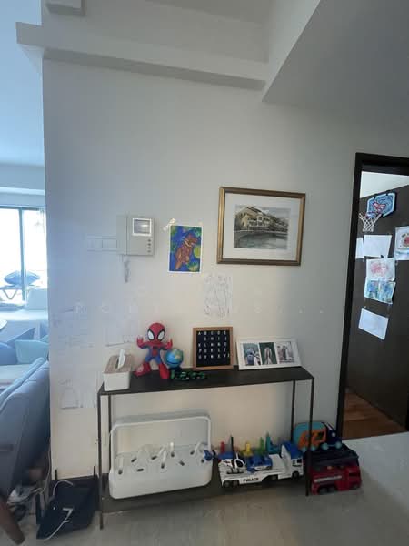 Watermark Robertson Quay, 3 Rodyk Street, 3 Bedrooms, 1,076 sqft, Apartment For Rent, by Olivia Porteous 彭逸裳, 500165525 - Hall way - PropertyGuru.com.sg