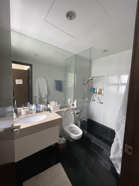 Watermark Robertson Quay, 3 Rodyk Street, 3 Bedrooms, 1,076 sqft, Apartment For Rent, by Olivia Porteous 彭逸裳, 500165525 - Bathroom - PropertyGuru.com.sg