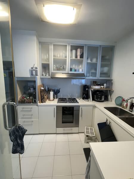Watermark Robertson Quay, 3 Rodyk Street, 3 Bedrooms, 1,076 sqft, Apartment For Rent, by Olivia Porteous 彭逸裳, 500165525 - Kitchen - PropertyGuru.com.sg
