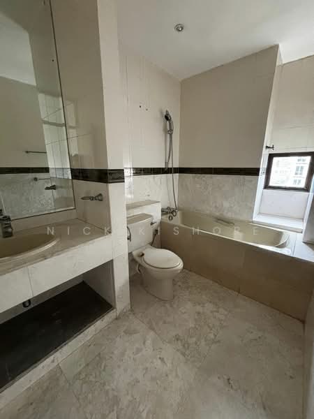 Grange Heights, 15 Saint Thomas Walk, 4 Bedrooms, 1,905 sqft, Apartment For Sale, by Nick Kishore, 500165526 - Bathroom - PropertyGuru.com.sg
