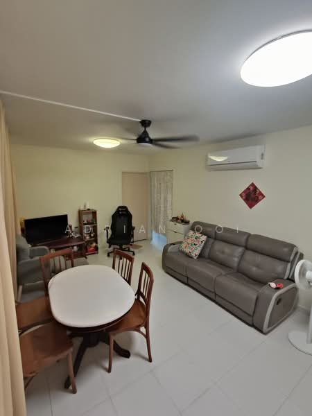 688B Choa Chu Kang Drive, 688B Choa Chu Kang Drive, Room Rental, 200 sqft, HDB Flat For Rent, by Adrian Ooi, 500165543 - Living Room - PropertyGuru.com.sg