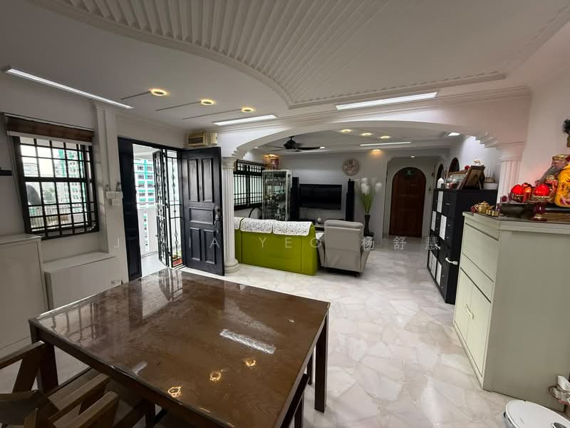 639 Jurong West Street 61, 639 Jurong West Street 61, 3 Bedrooms, 1,076 sqft, HDB Flat For Sale, by Julia Yeo 杨舒慧, 500165547 - Living Room - PropertyGuru.com.sg