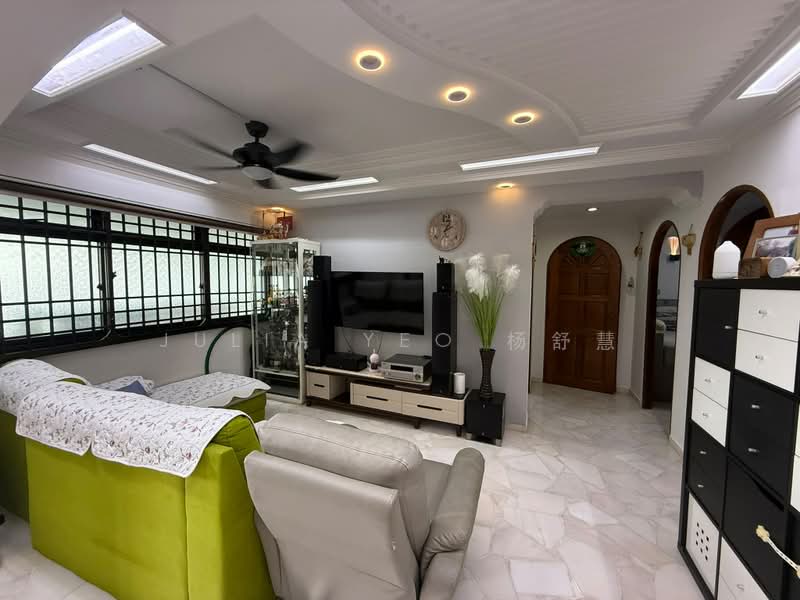 639 Jurong West Street 61, 639 Jurong West Street 61, 3 Bedrooms, 1,076 sqft, HDB Flat For Sale, by Julia Yeo 杨舒慧, 500165547 - Living Room - PropertyGuru.com.sg