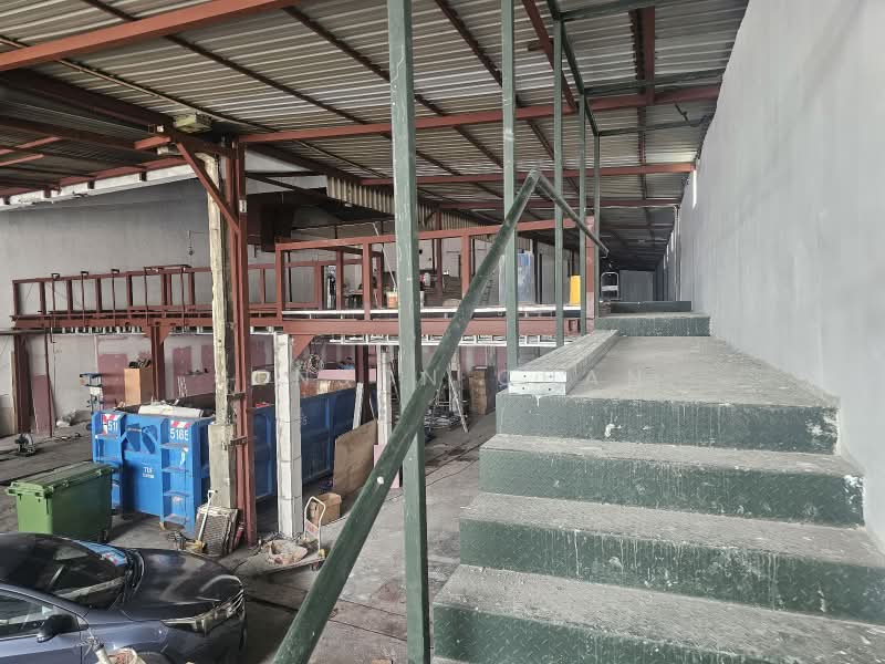 Ground floor Stand Alone 2 floor at Macpherson Tai Seng Benson Chan 9o36.5ooo, , 15,000 sqft, Warehouse For Rent, by Benson Chan, 500165565 - Interior - CommercialGuru.com.sg