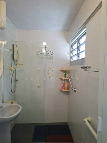 329 Ubi Avenue 1, 329 Ubi Avenue 1, Room Rental, 150 sqft, HDB Flat For Rent, by Irene Tan, 500165568 - Bathroom - PropertyGuru.com.sg