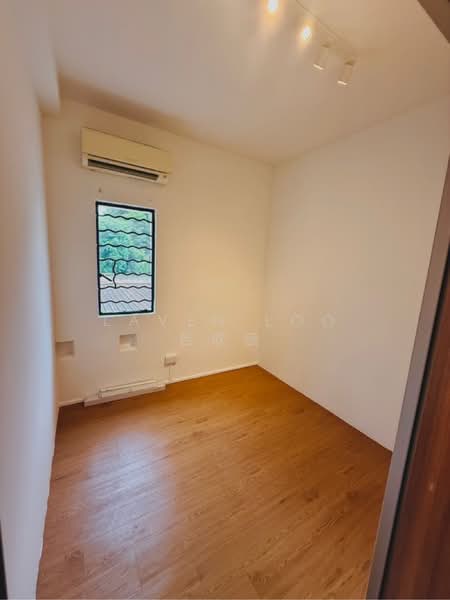 Near Mattar Mrt no gst immediate renovated with washroom, , 800 sqft, Office For Rent, by Laven Loo 吕欣颐, 500165574 - CommercialGuru.com.sg