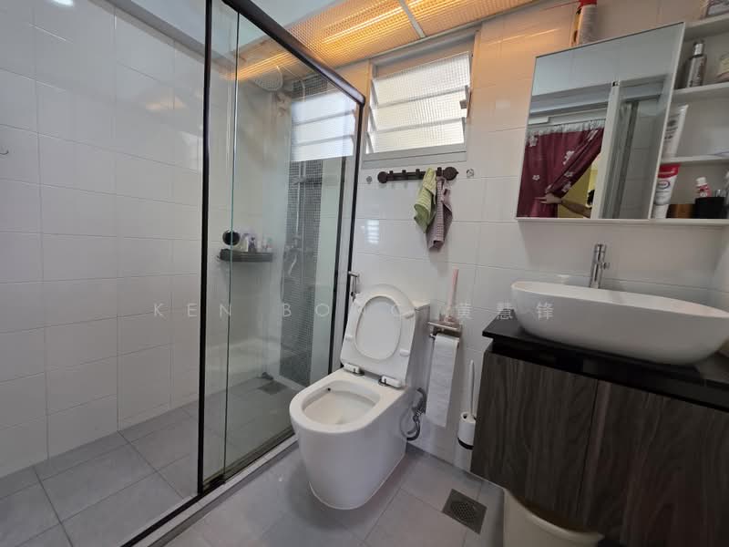 312B Sumang Link, 312B Sumang Link, 3 Bedrooms, 990 sqft, HDB Flat For Sale, by Ken Bong 黄慧锋, 500165580 - Bathroom - PropertyGuru.com.sg
