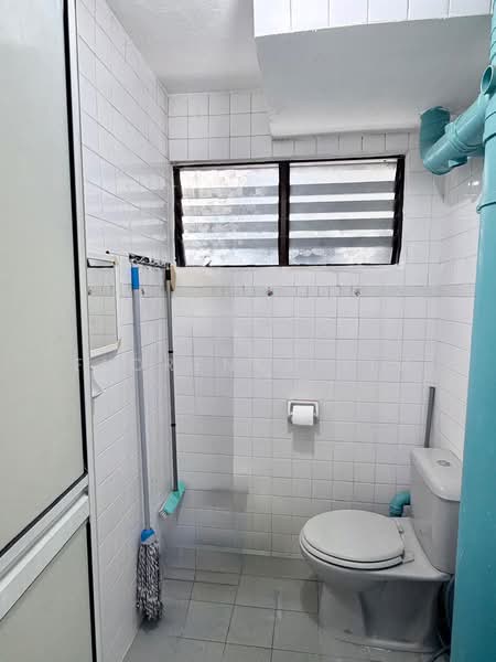 149 Silat Avenue, 149 Silat Avenue, 2 Bedrooms, 721 sqft, HDB Flat For Sale, by Florence Lim, 500165595 - Bathroom - PropertyGuru.com.sg