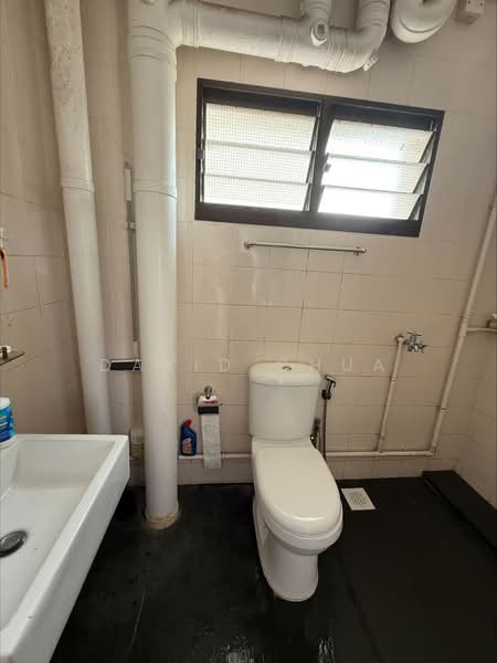 150 Jalan Teck Whye, 150 Jalan Teck Whye, 3 Bedrooms, 1,076 sqft, HDB Flat For Sale, by David Chua, 500165603 - Bathroom - PropertyGuru.com.sg