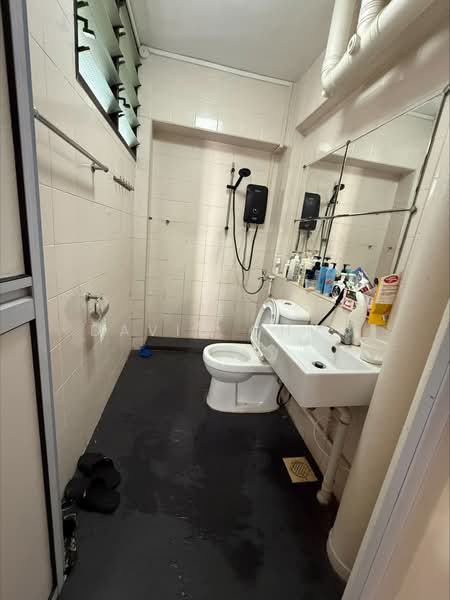 150 Jalan Teck Whye, 150 Jalan Teck Whye, 3 Bedrooms, 1,076 sqft, HDB Flat For Sale, by David Chua, 500165603 - Bathroom - PropertyGuru.com.sg