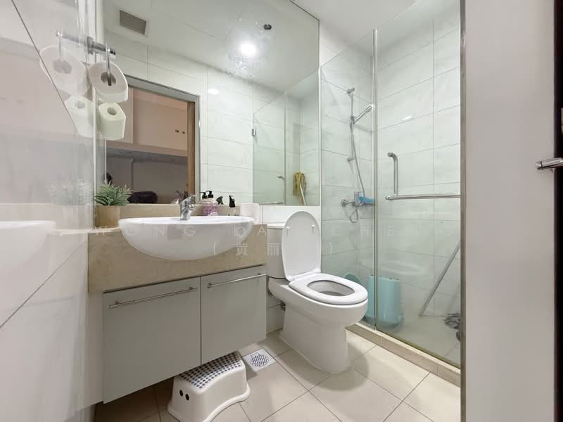 The Central, 8 Eu Tong Sen Street, Boat Quay / Raffles Place / Marina, 635 sqft, Office For Sale, by Wong Lay Cheng (黄丽清), 500165608 - Bathroom - CommercialGuru.com.sg