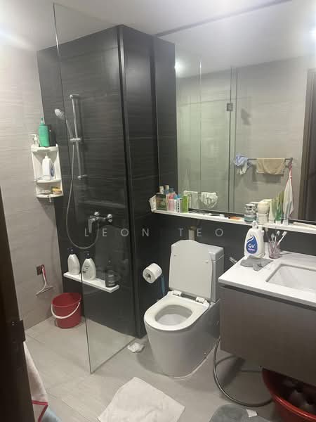Bellewoods, 100 Woodlands Avenue 5, 3 Bedrooms, 1,066 sqft, Executive Condominium For Sale, by Leon Teo, 500165618 - Bathroom - PropertyGuru.com.sg