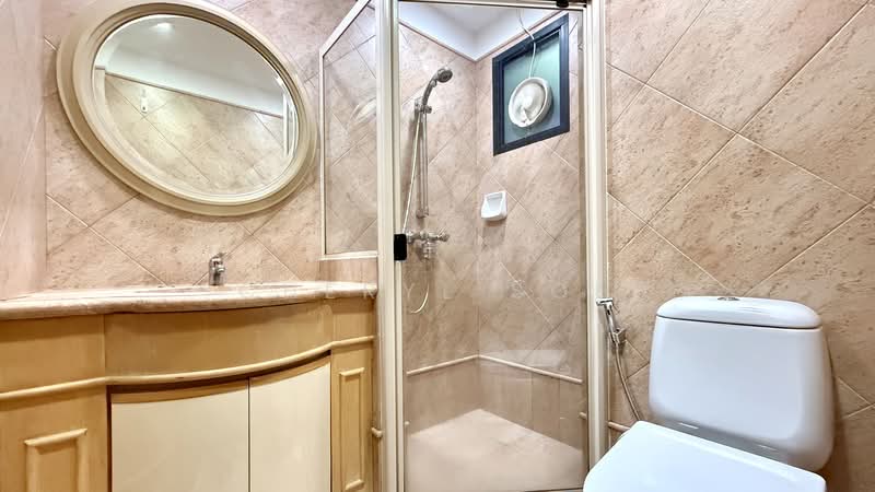 Heritage View, 10 Dover Rise, 5 Bedrooms, 2,616 sqft, Condominium For Rent, by Cheryl Soh, 500165629 - Common Bathroom - PropertyGuru.com.sg