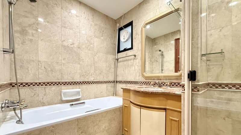 Heritage View, 10 Dover Rise, 5 Bedrooms, 2,616 sqft, Condominium For Rent, by Cheryl Soh, 500165629 - Junior Master Bathroom - PropertyGuru.com.sg