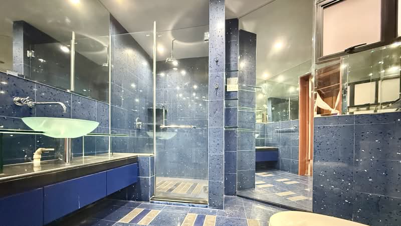 Heritage View, 10 Dover Rise, 5 Bedrooms, 2,616 sqft, Condominium For Rent, by Cheryl Soh, 500165629 - Master Bathroom - PropertyGuru.com.sg