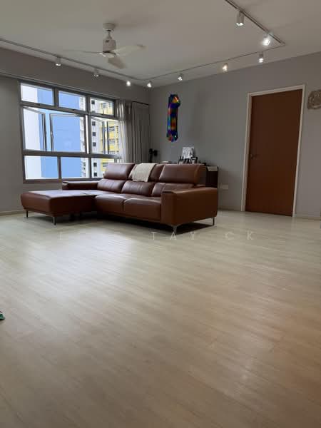 443C Bukit Batok West Avenue 8, 443C Bukit Batok West Avenue 8, 3 Bedrooms, 1,205 sqft, HDB Flat For Sale, by Eric Tay CK, 500165630 - Spacious Living Hall - PropertyGuru.com.sg