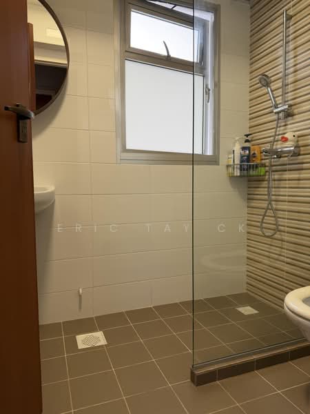 443C Bukit Batok West Avenue 8, 443C Bukit Batok West Avenue 8, 3 Bedrooms, 1,205 sqft, HDB Flat For Sale, by Eric Tay CK, 500165630 - Common Bathroom - PropertyGuru.com.sg