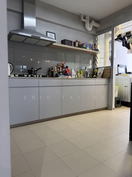 443C Bukit Batok West Avenue 8, 443C Bukit Batok West Avenue 8, 3 Bedrooms, 1,205 sqft, HDB Flat For Sale, by Eric Tay CK, 500165630 - Kitchen + yard area - PropertyGuru.com.sg