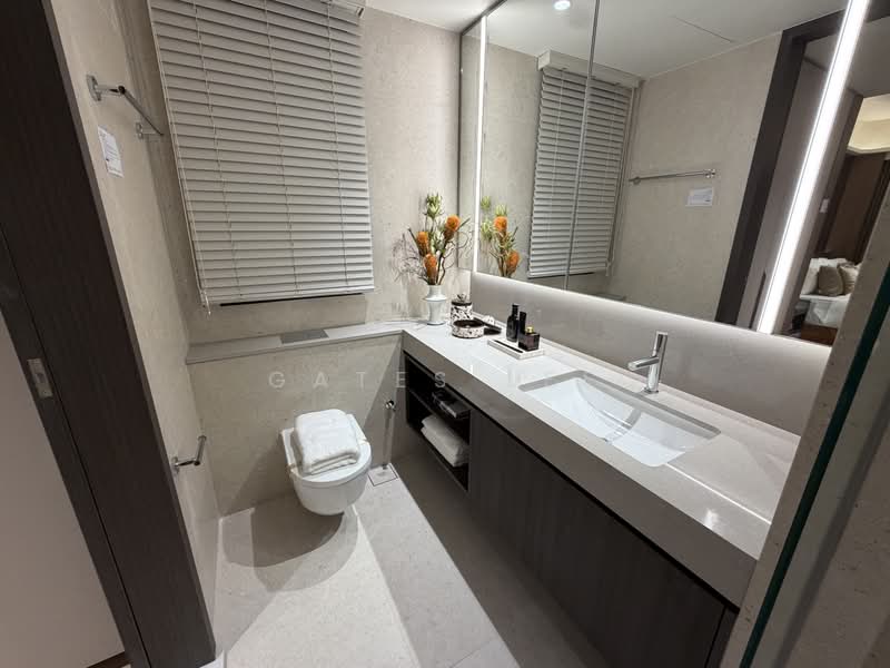 Hudson Place Residences, , 4 Bedrooms, 1,432 sqft, Condominium For Sale, by Gates Lee, 500165633 - Bathroom - PropertyGuru.com.sg