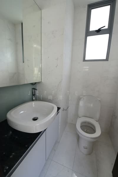 Radiance @ Bukit Timah, Yuk Tong Avenue, 5 Bedrooms, 4,542 sqft, Cluster House For Rent, by Jeff Tee (尚洋）, 500165638 - Bathroom - PropertyGuru.com.sg