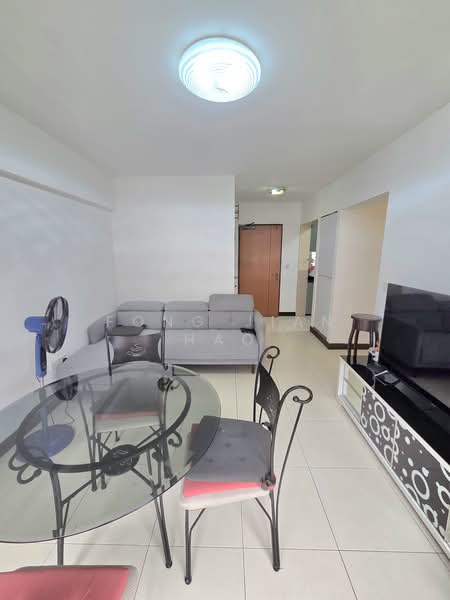 174B Hougang Avenue 1, 174B Hougang Avenue, 2 Bedrooms, 710 sqft, HDB Flat For Sale, by Fong Jian Hao, 500165643 - Living Room - PropertyGuru.com.sg