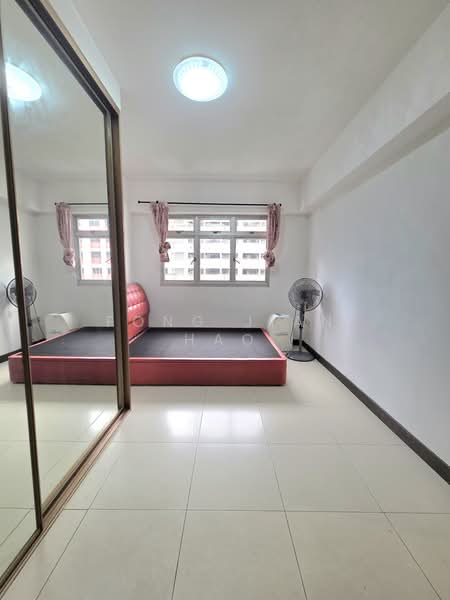 174B Hougang Avenue 1, 174B Hougang Avenue, 2 Bedrooms, 710 sqft, HDB Flat For Sale, by Fong Jian Hao, 500165643 - Bedroom - PropertyGuru.com.sg