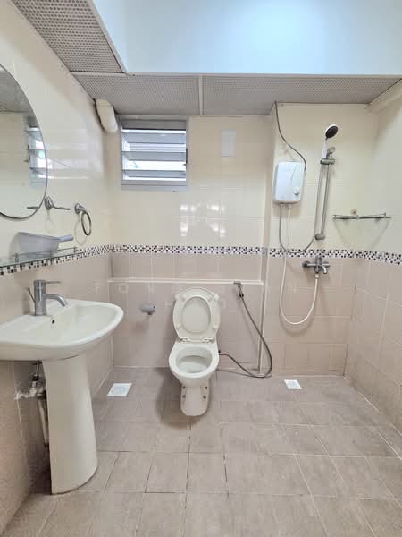 174B Hougang Avenue 1, 174B Hougang Avenue, 2 Bedrooms, 710 sqft, HDB Flat For Sale, by Fong Jian Hao, 500165643 - Bathroom - PropertyGuru.com.sg