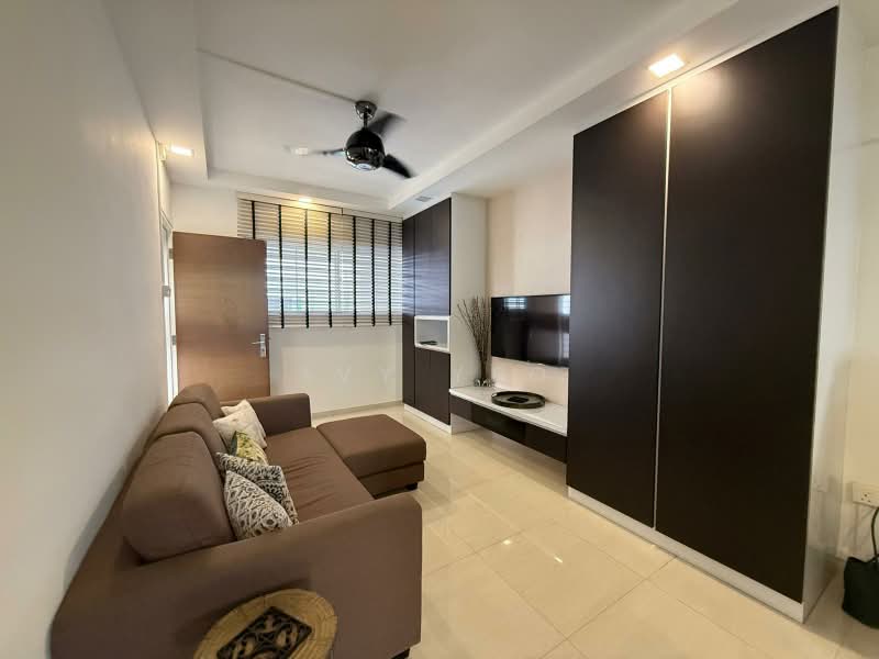 339 Jurong East Avenue 1, 339 Jurong East Avenue 1, 2 Bedrooms, 797 sqft, HDB Flat For Sale, by Ivy Yeo, 500165645 - Living Room - PropertyGuru.com.sg
