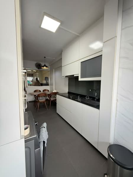 339 Jurong East Avenue 1, 339 Jurong East Avenue 1, 2 Bedrooms, 797 sqft, HDB Flat For Sale, by Ivy Yeo, 500165645 - Kitchen - PropertyGuru.com.sg