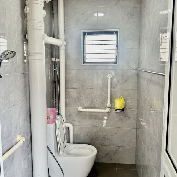 115 Teck Whye Lane, 115 Teck Whye Lane, 2 Bedrooms, 786 sqft, HDB Flat For Sale, by Tony Chia, 500165662 - Bathroom - PropertyGuru.com.sg