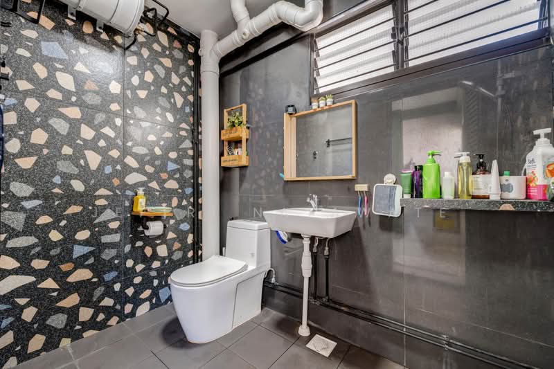 840 Tampines Street 82, 840 Tampines Street 82, 3 Bedrooms, 1,313 sqft, HDB Flat For Sale, by Jeffri Natawate, 500165669 - Bathroom - PropertyGuru.com.sg