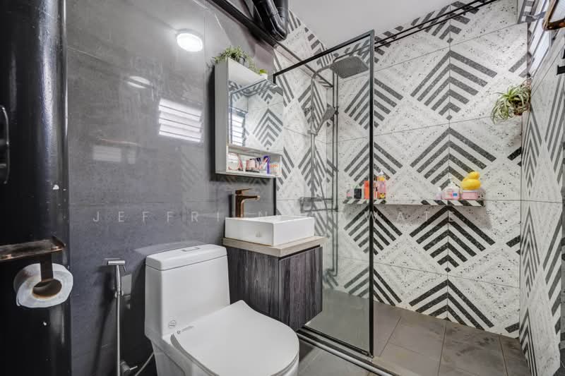 840 Tampines Street 82, 840 Tampines Street 82, 3 Bedrooms, 1,313 sqft, HDB Flat For Sale, by Jeffri Natawate, 500165669 - Bathroom - PropertyGuru.com.sg