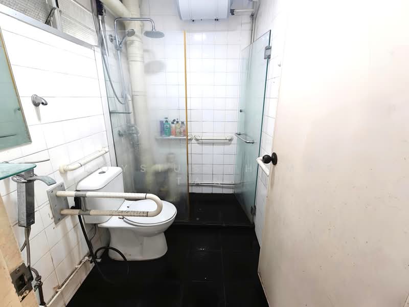 619 Woodlands Drive 52, 619 Woodlands Drive 52, 3 Bedrooms, 1,023 sqft, HDB Flat For Sale, by Aloysius Thomas Tan, 500165671 - Bathroom - PropertyGuru.com.sg