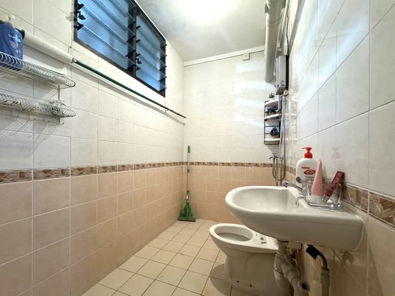 111A Depot Road, 111A Depot Road, 3 Bedrooms, 1,076 sqft, HDB Flat For Rent, by Faris Ar, 500165686 - Master Bathroom - PropertyGuru.com.sg