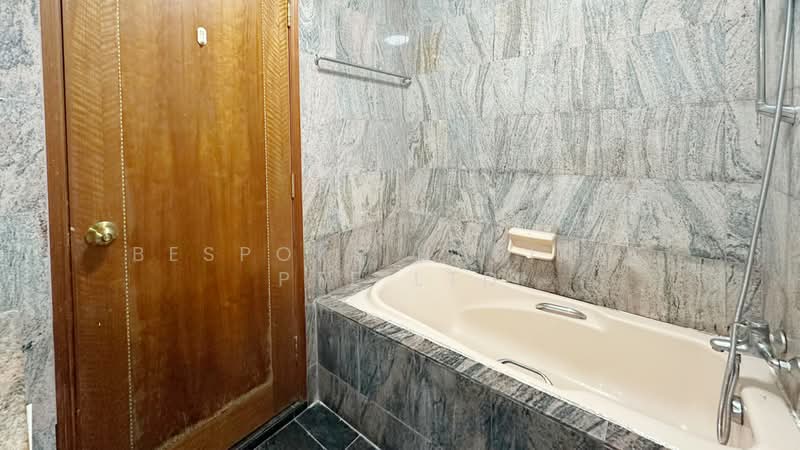 Le Hill, 46 Pasir Panjang Hill, Room Rental, 100 sqft, Condominium For Rent, by Bespoke Habitat Pte Ltd, 500165690 - 02-07 Common Bathroom - PropertyGuru.com.sg