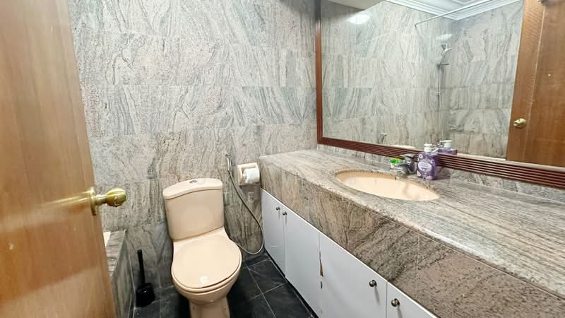 Le Hill, 46 Pasir Panjang Hill, Room Rental, 100 sqft, Condominium For Rent, by Bespoke Habitat Pte Ltd, 500165690 - 02-07 Common Bathroom - PropertyGuru.com.sg