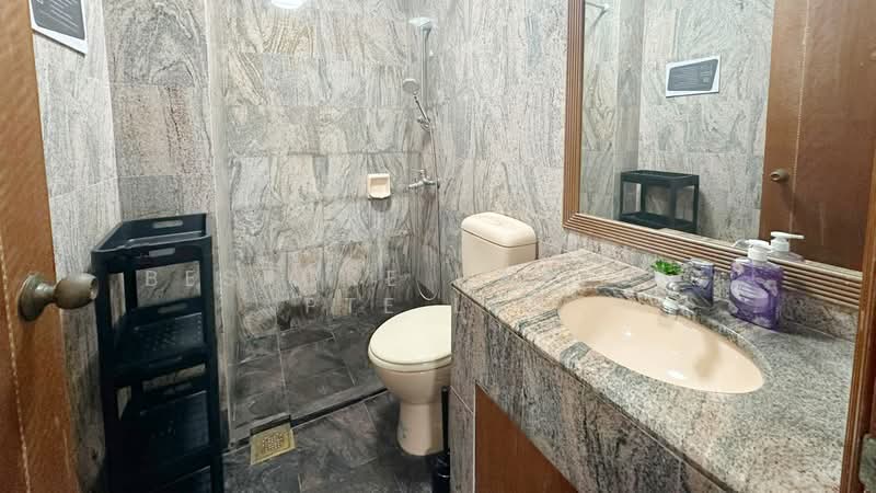 Le Hill, 46 Pasir Panjang Hill, Room Rental, 100 sqft, Condominium For Rent, by Bespoke Habitat Pte Ltd, 500165690 - 02-07 Common Bathroom - PropertyGuru.com.sg