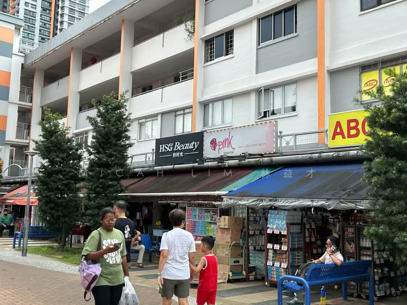 High footfall 449 Clementi Avenue 3 For Rent, 449 Clementi Avenue 3, 1,615 sqft, Shop / Shophouse For Rent, by Micah Lim 林益才, 500165693 - Exterior - CommercialGuru.com.sg