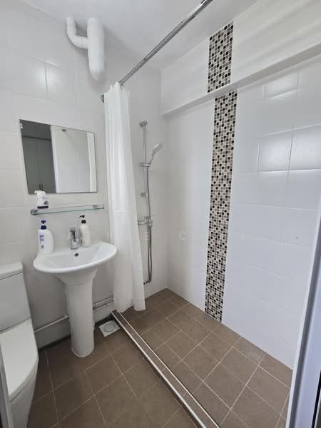 754 Yishun Street 72, 754 Yishun Street 72, 3 Bedrooms, 1,119 sqft, HDB Flat For Sale, by Apple Chee, 500165697 - Bathroom - PropertyGuru.com.sg