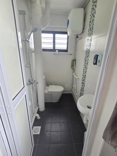754 Yishun Street 72, 754 Yishun Street 72, 3 Bedrooms, 1,119 sqft, HDB Flat For Sale, by Apple Chee, 500165697 - Bathroom - PropertyGuru.com.sg